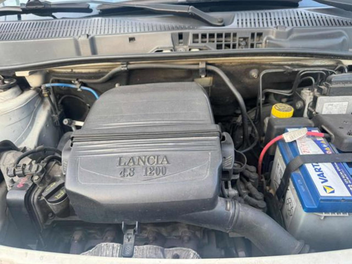 Lancia Ypsilon 1.2 Argento (14)