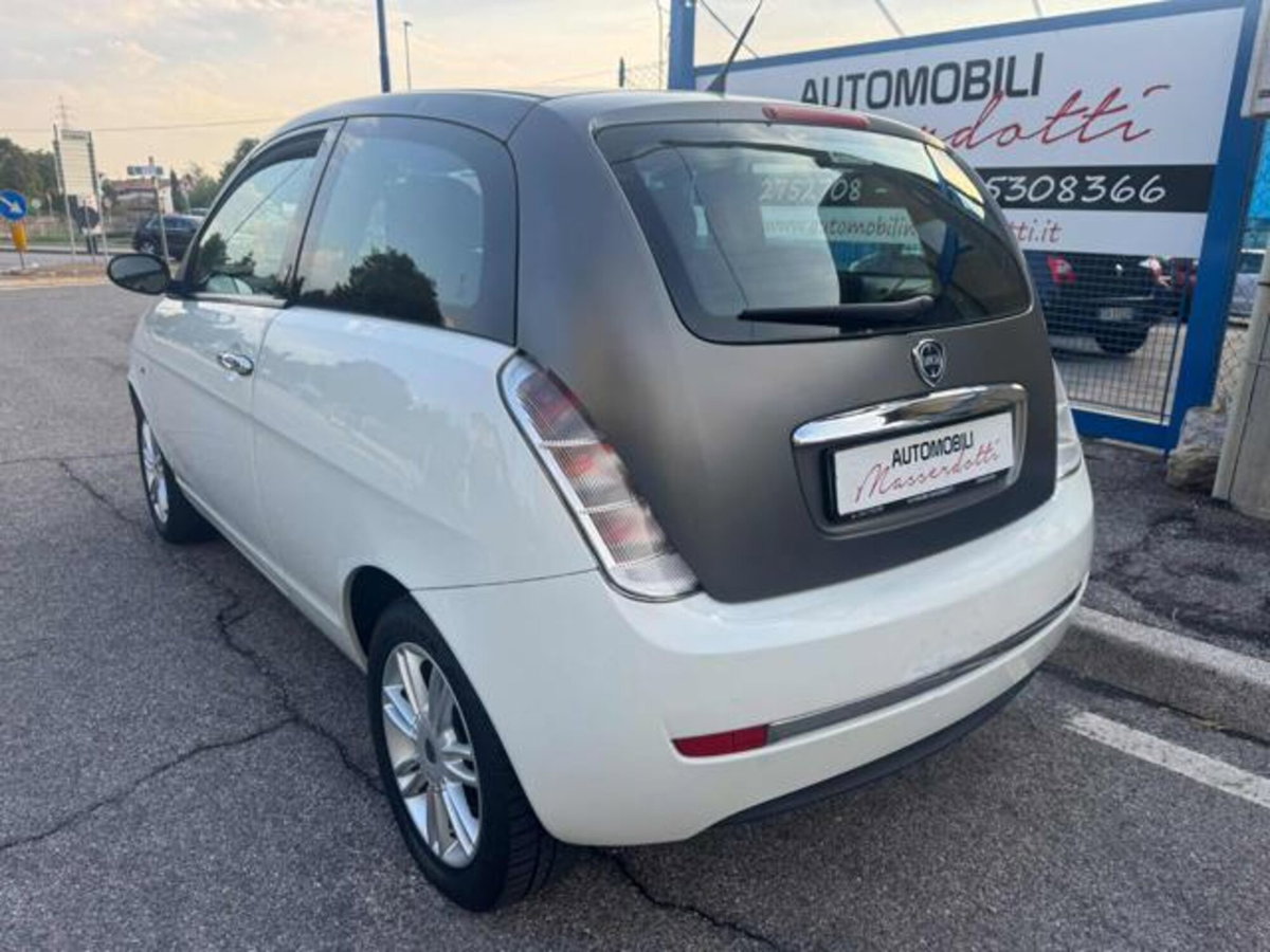 Lancia Ypsilon 1.2 Argento (7)