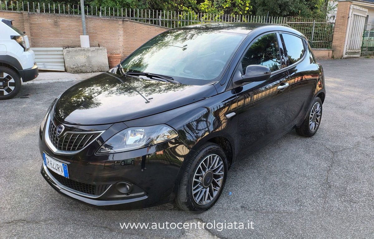 Lancia Ypsilon 1.0 FireFly 5 porte S&S Hybrid Gold Plus (2)