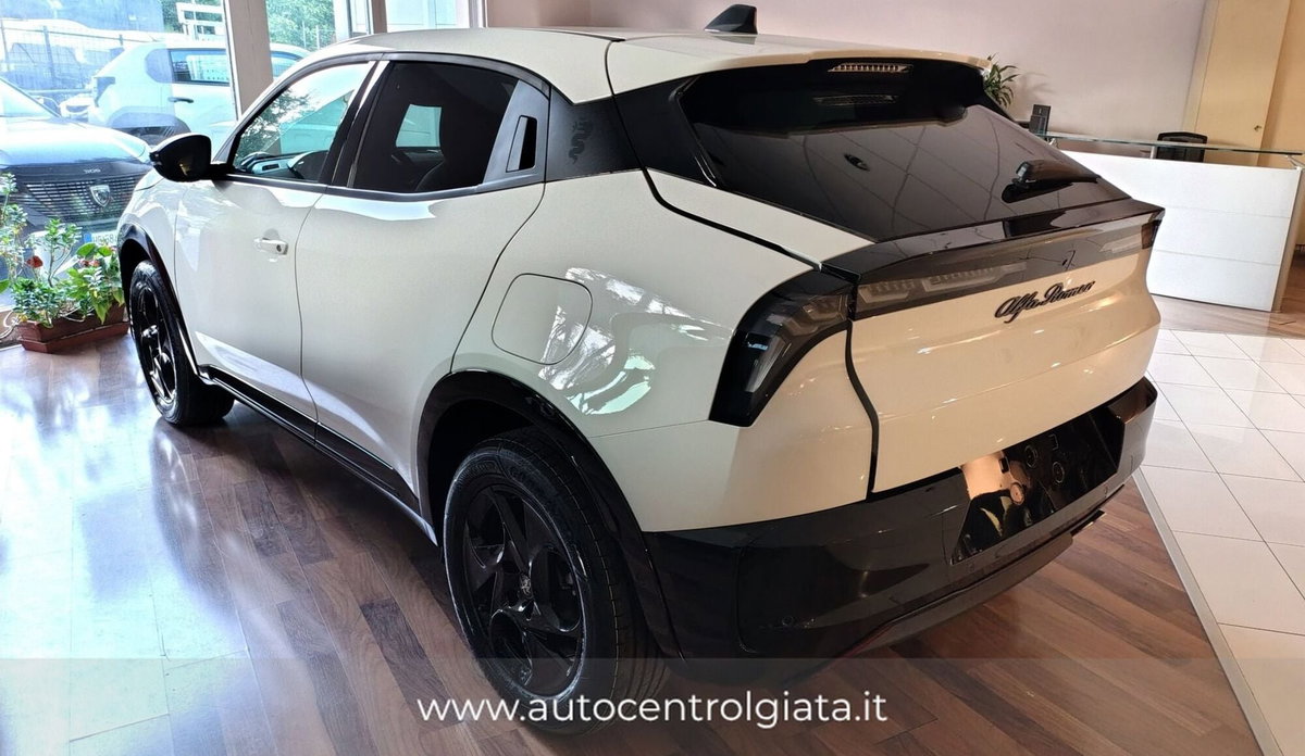 Alfa Romeo Junior 1.2 ibrida Ti 145cv edct6 (4)