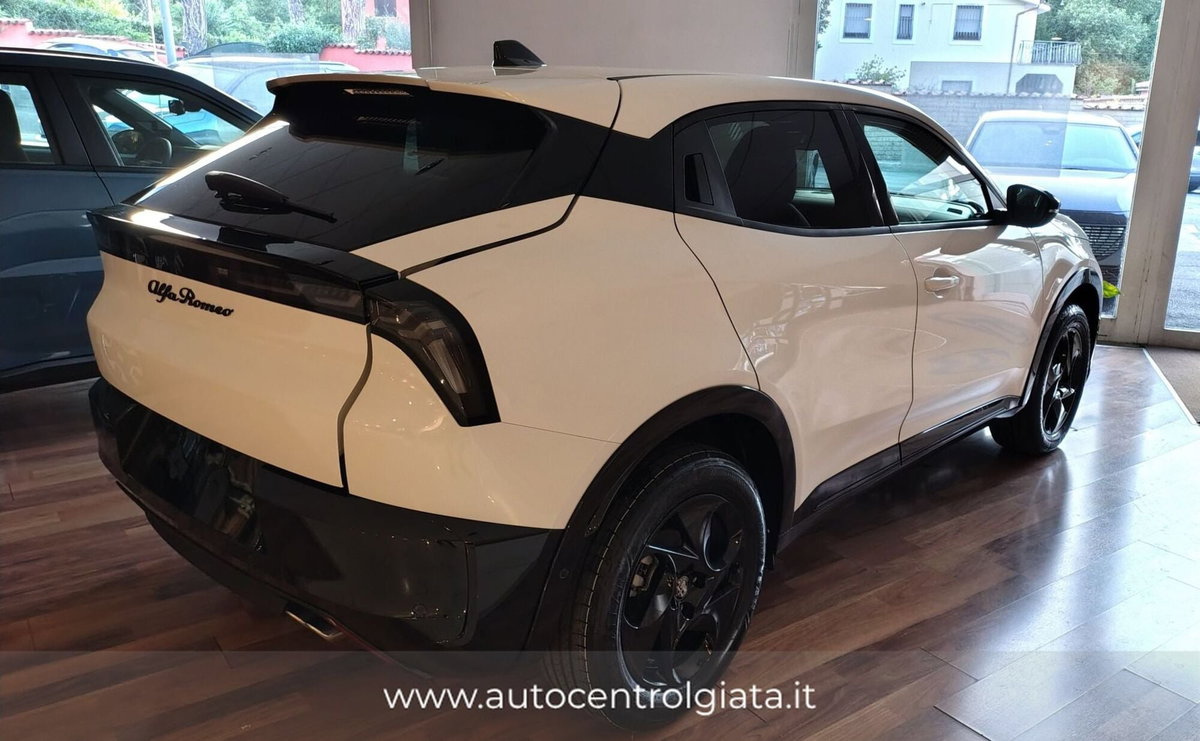 Alfa Romeo Junior 1.2 ibrida Ti 145cv edct6 (5)