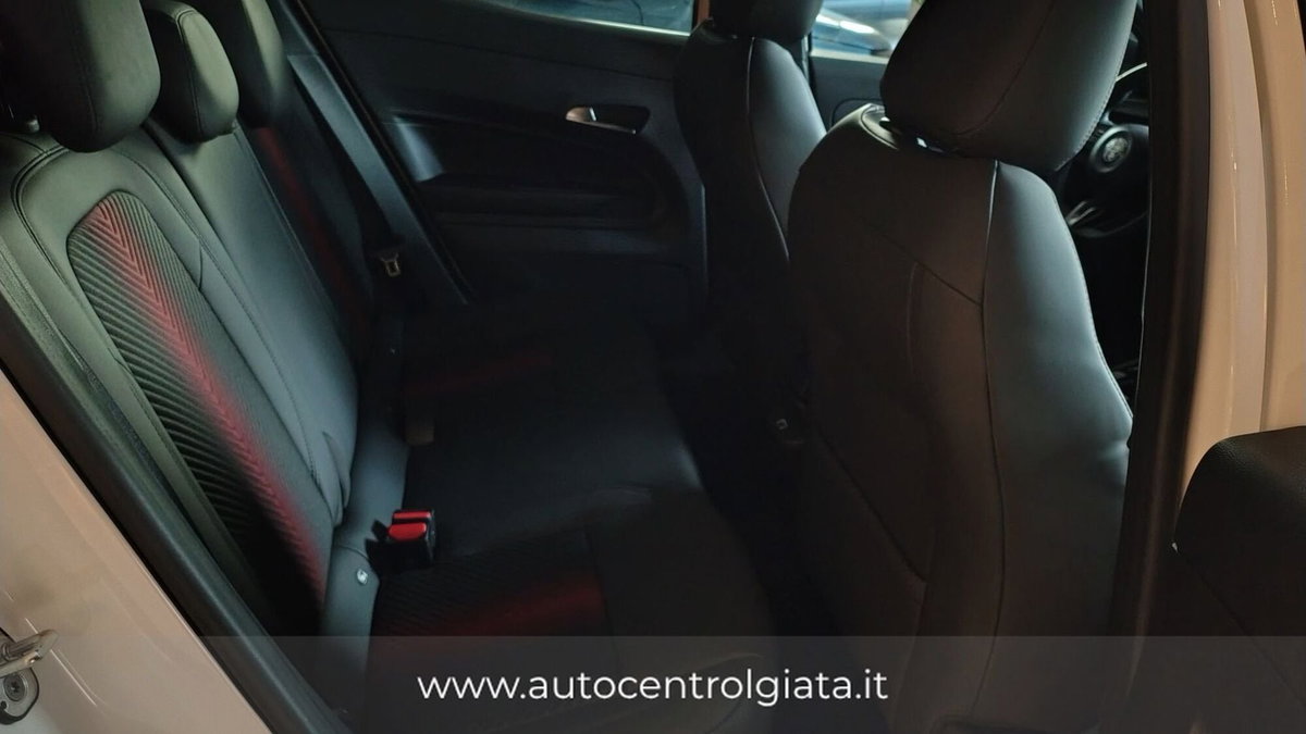 Alfa Romeo Junior 1.2 ibrida Ti 145cv edct6 (9)