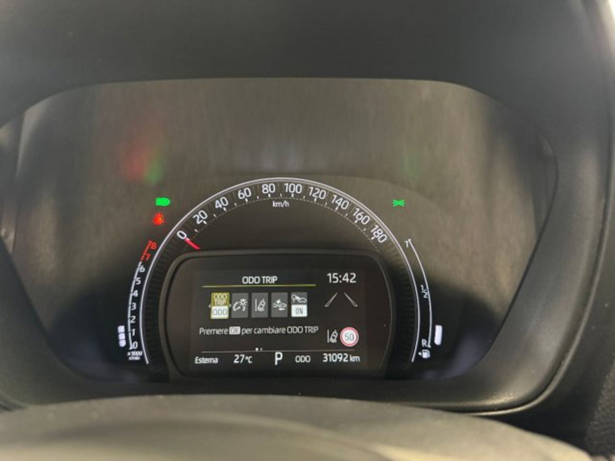 Toyota Aygo X 1.0 VVT-i 72 CV 5 porte Limited S-CVT (8)