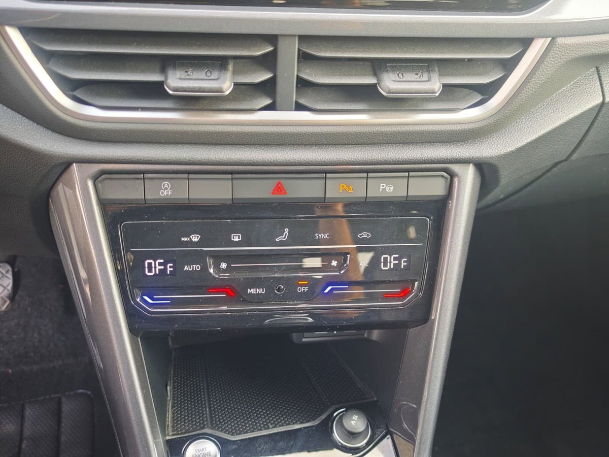 Volkswagen T-Roc 1.5 tsi Style (13)