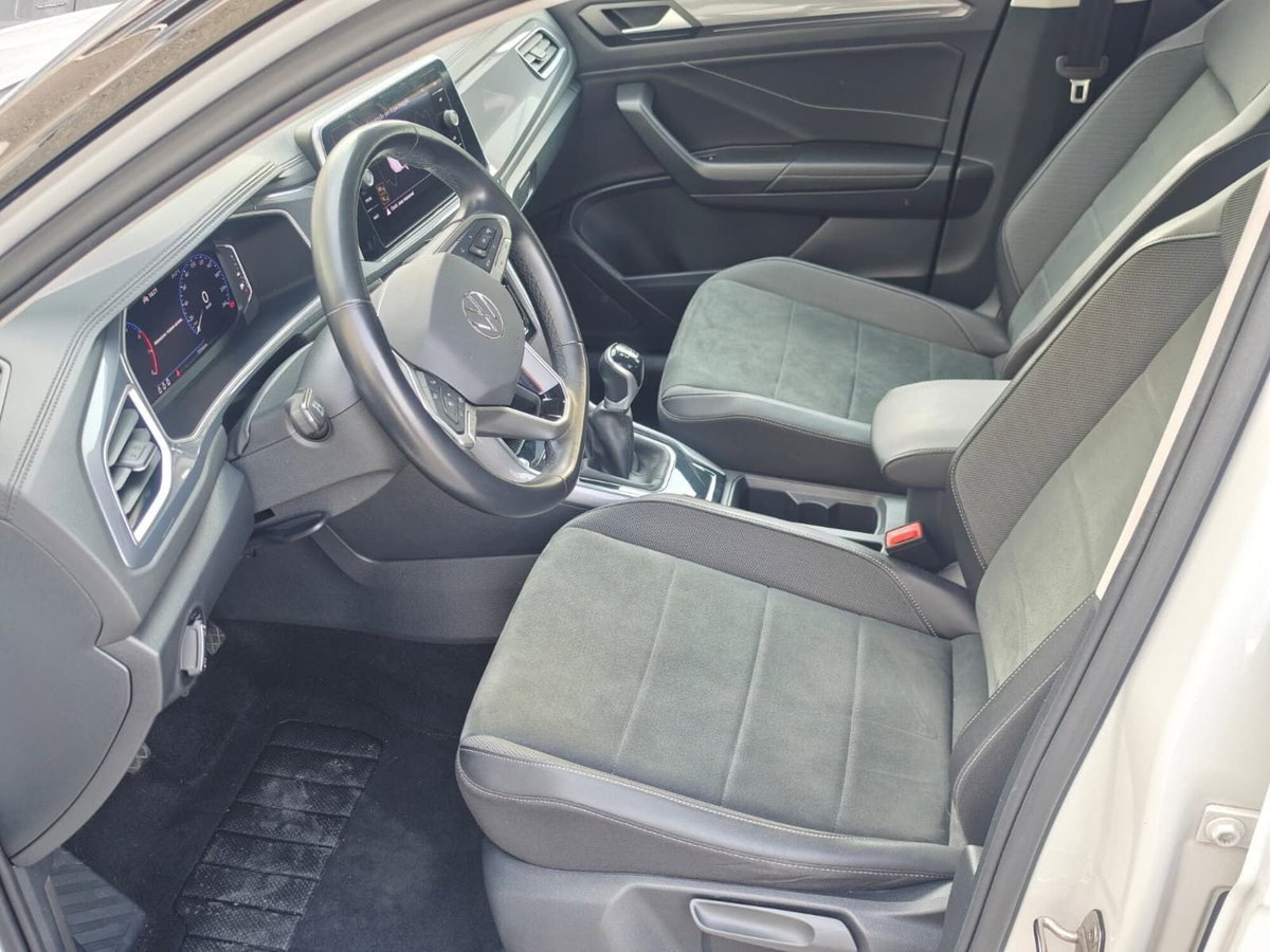 Volkswagen T-Roc 1.5 tsi Style (9)