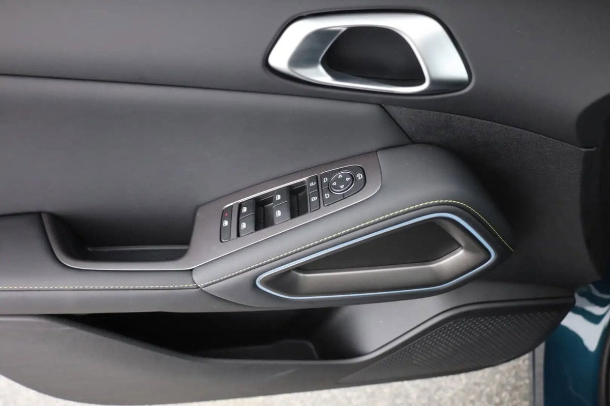 Byd Atto 2 DM-i 1.5 phev Boost 212cv (11)