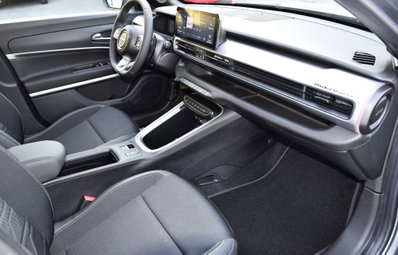 Jeep Avenger 1.2 turbo e-hybrid mhev Summit fwd 110cv edct6 (10)