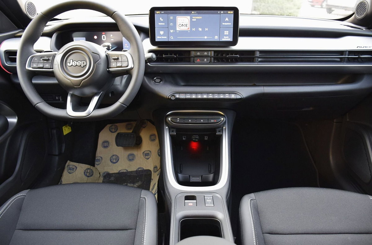Jeep Avenger 1.2 turbo e-hybrid mhev Summit fwd 110cv edct6 (14)