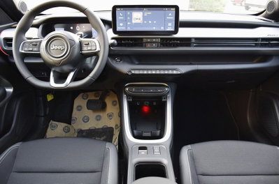 Jeep Avenger 1.2 turbo e-hybrid mhev Summit fwd 110cv edct6 (14)