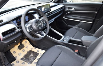 Jeep Avenger 1.2 turbo e-hybrid mhev Summit fwd 110cv edct6 (15)