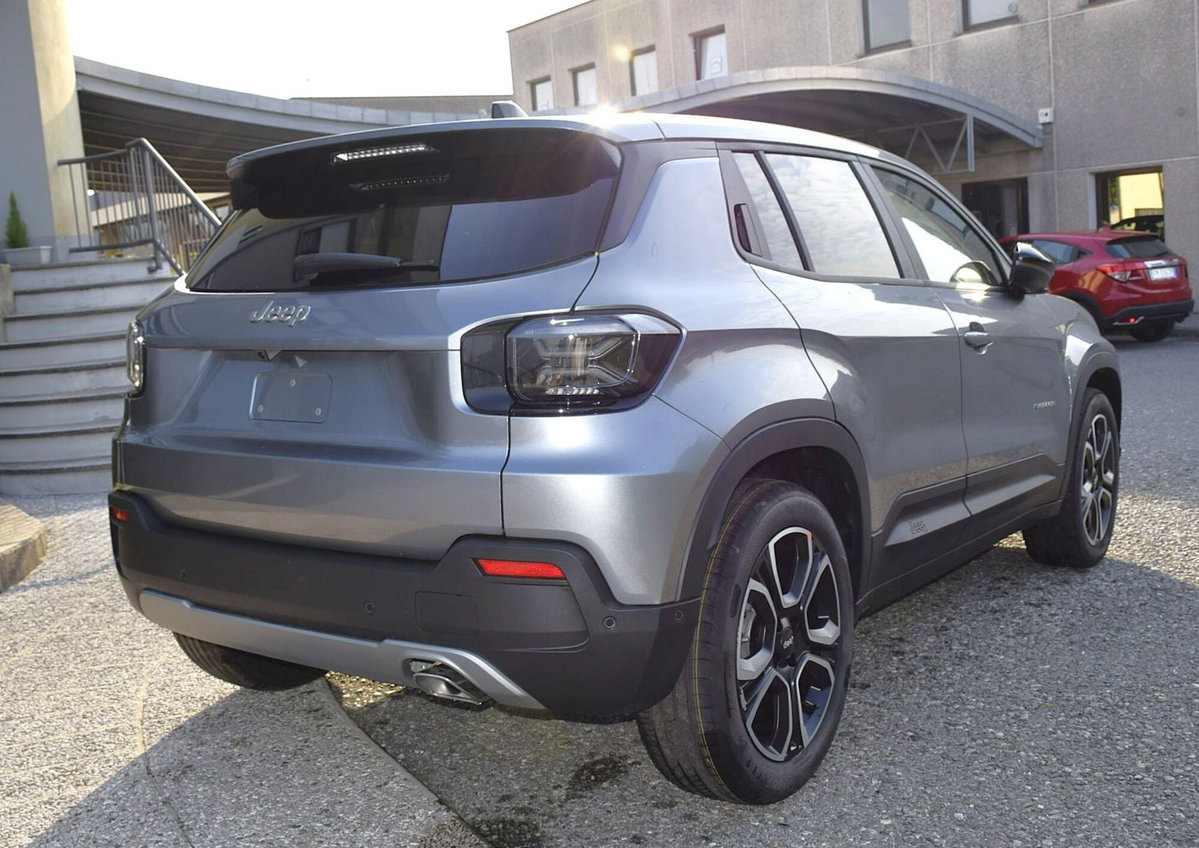 Jeep Avenger 1.2 turbo e-hybrid mhev Summit fwd 110cv edct6 (5)