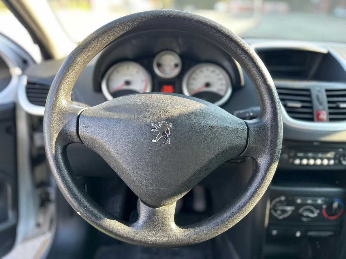 Peugeot 207 HDi 70CV 5p. XS (10)