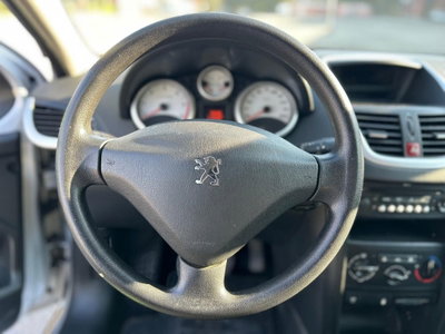Peugeot 207 HDi 70CV 5p. XS (10)