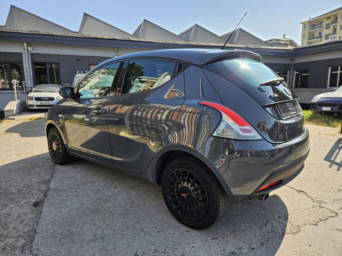 Lancia Ypsilon 1.2 69 CV 5 porte GPL Ecochic Elefantino (4)