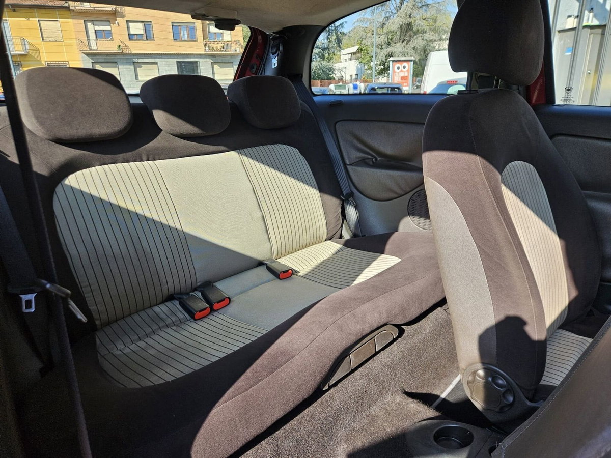 Lancia Ypsilon 1.3 MJT 90 CV Platino (11)
