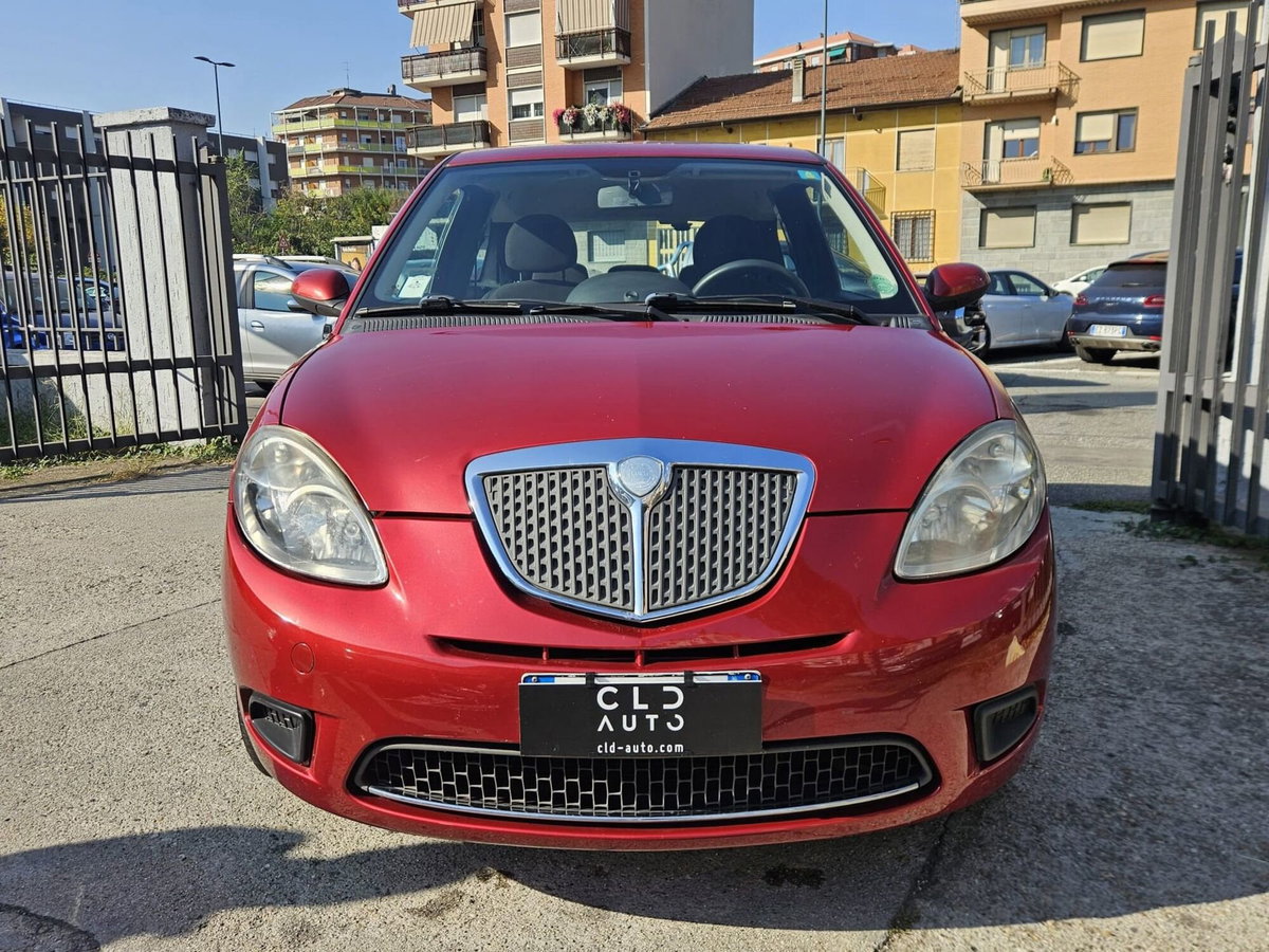 Lancia Ypsilon 1.3 MJT 90 CV Platino (2)