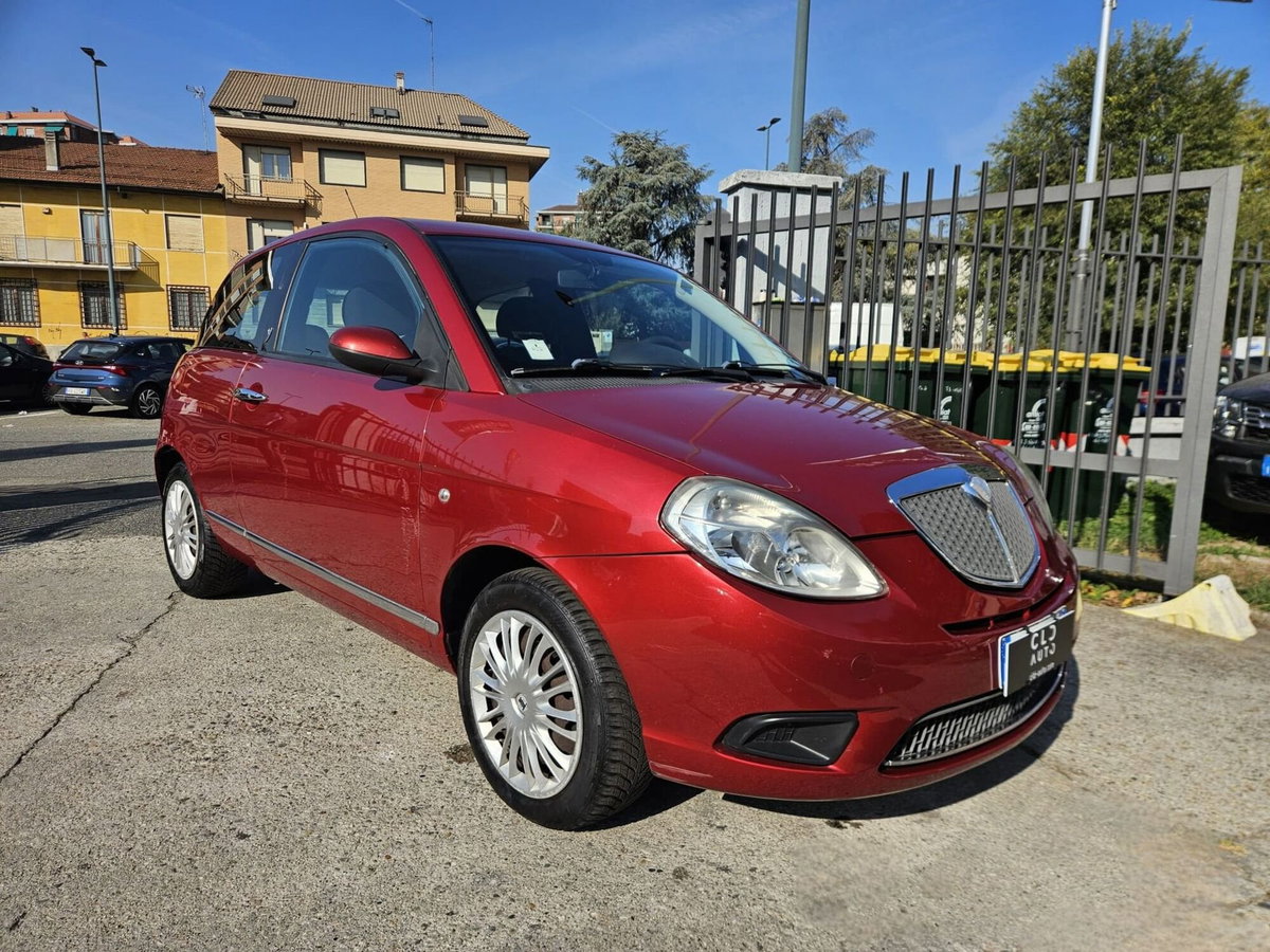 Lancia Ypsilon 1.3 MJT 90 CV Platino (3)