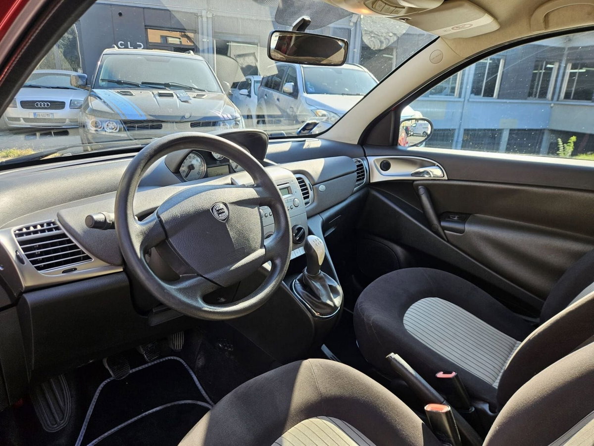 Lancia Ypsilon 1.3 MJT 90 CV Platino (6)