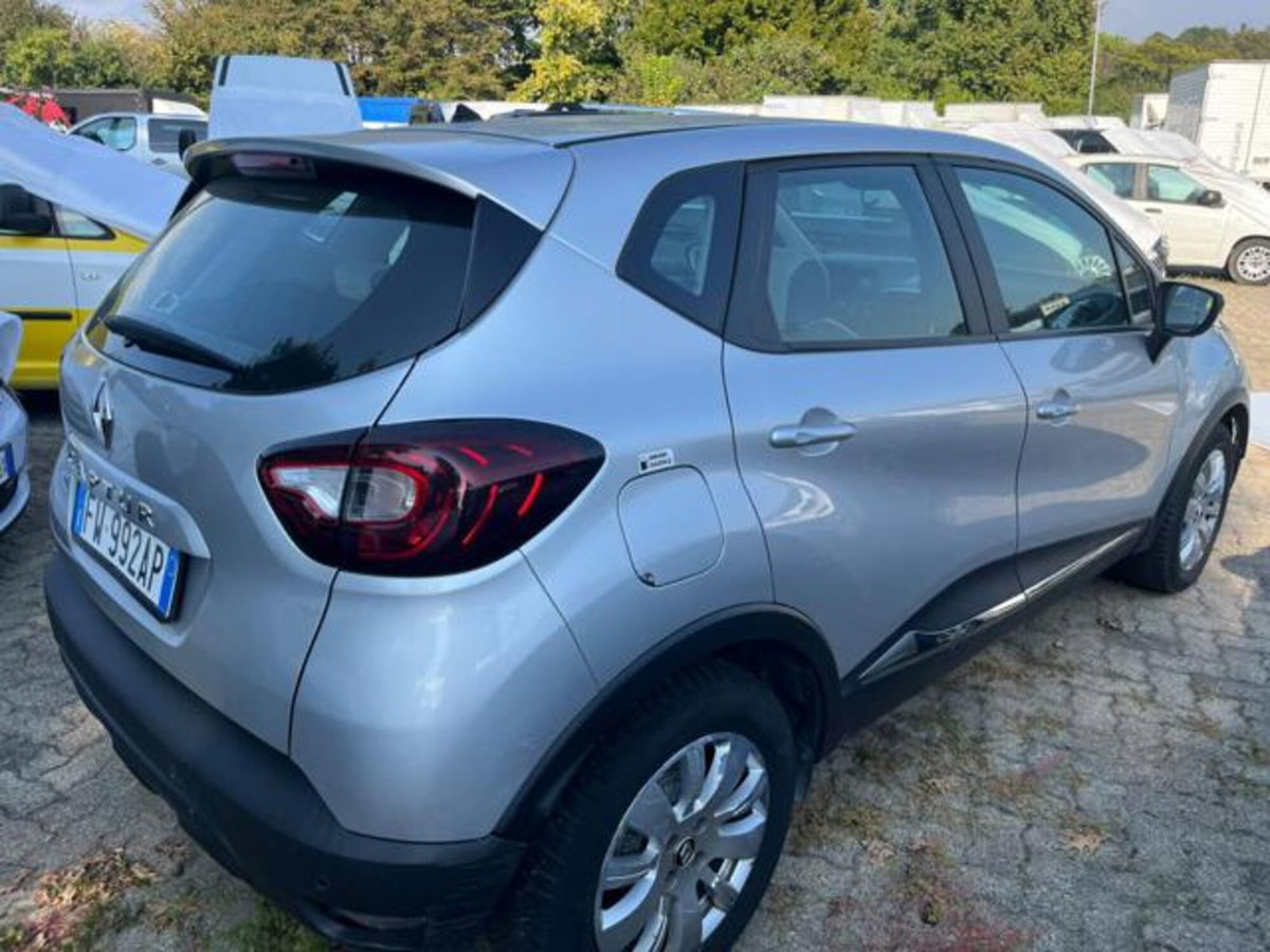 Renault Captur dCi 8V 90 CV EDC Initiale Paris (2)