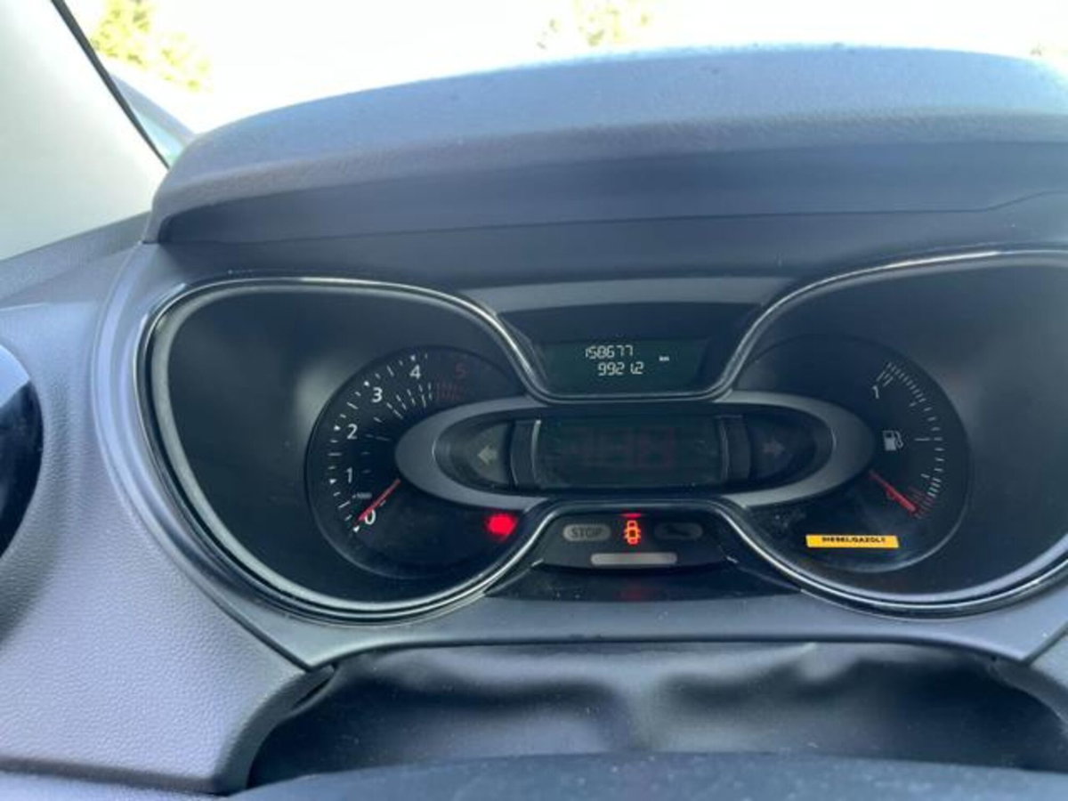 Renault Captur dCi 8V 90 CV EDC Initiale Paris (9)