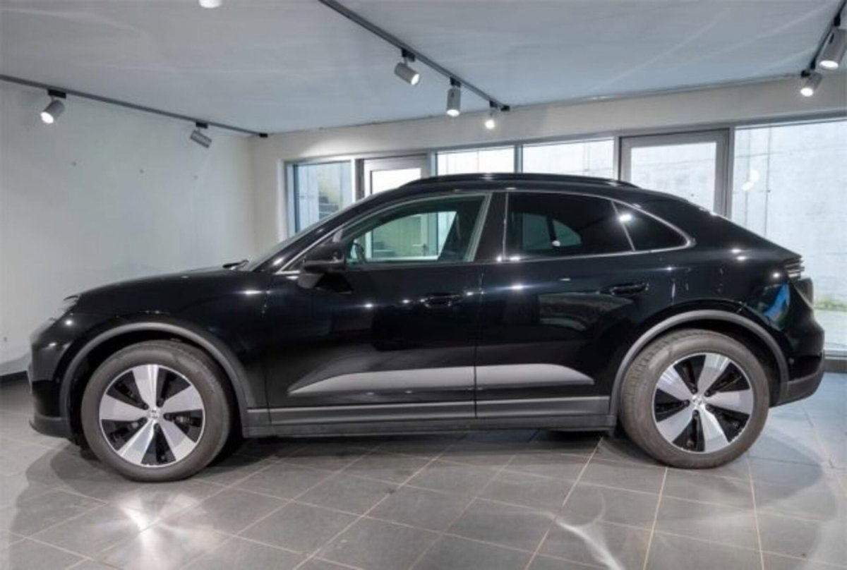 Porsche Macan 4 (2)
