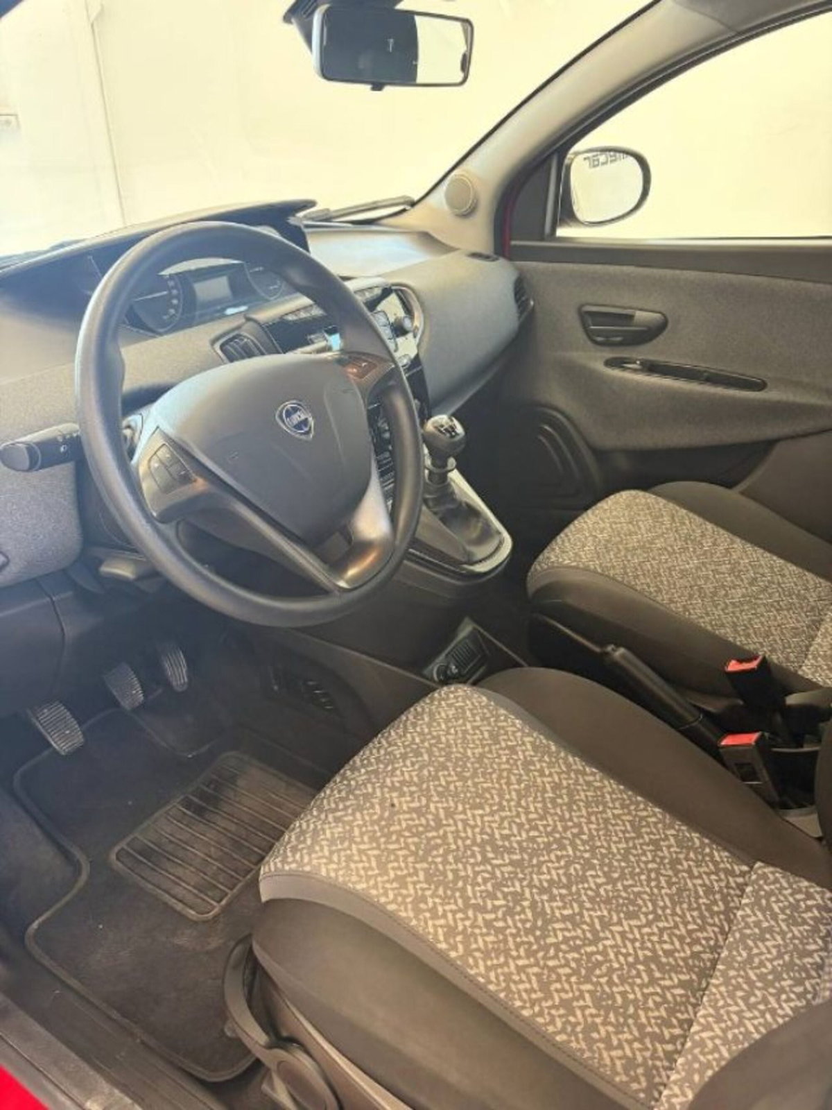 Lancia Ypsilon 1.0 FireFly 5 porte S&S Hybrid Ecochic Gold (11)