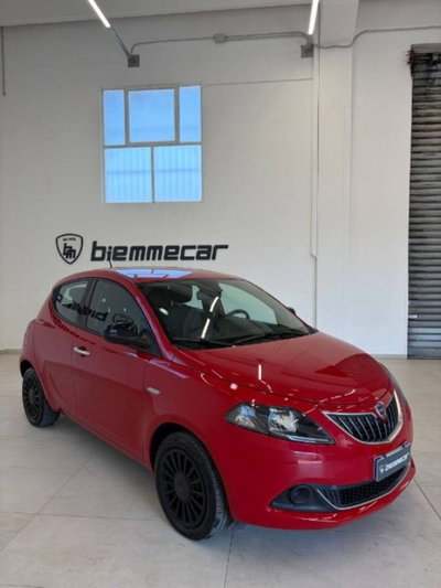 Lancia Ypsilon 1.0 FireFly 5 porte S&S Hybrid Ecochic Gold (2)