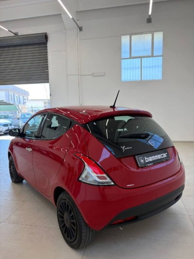 Lancia Ypsilon 1.0 FireFly 5 porte S&S Hybrid Ecochic Gold (4)