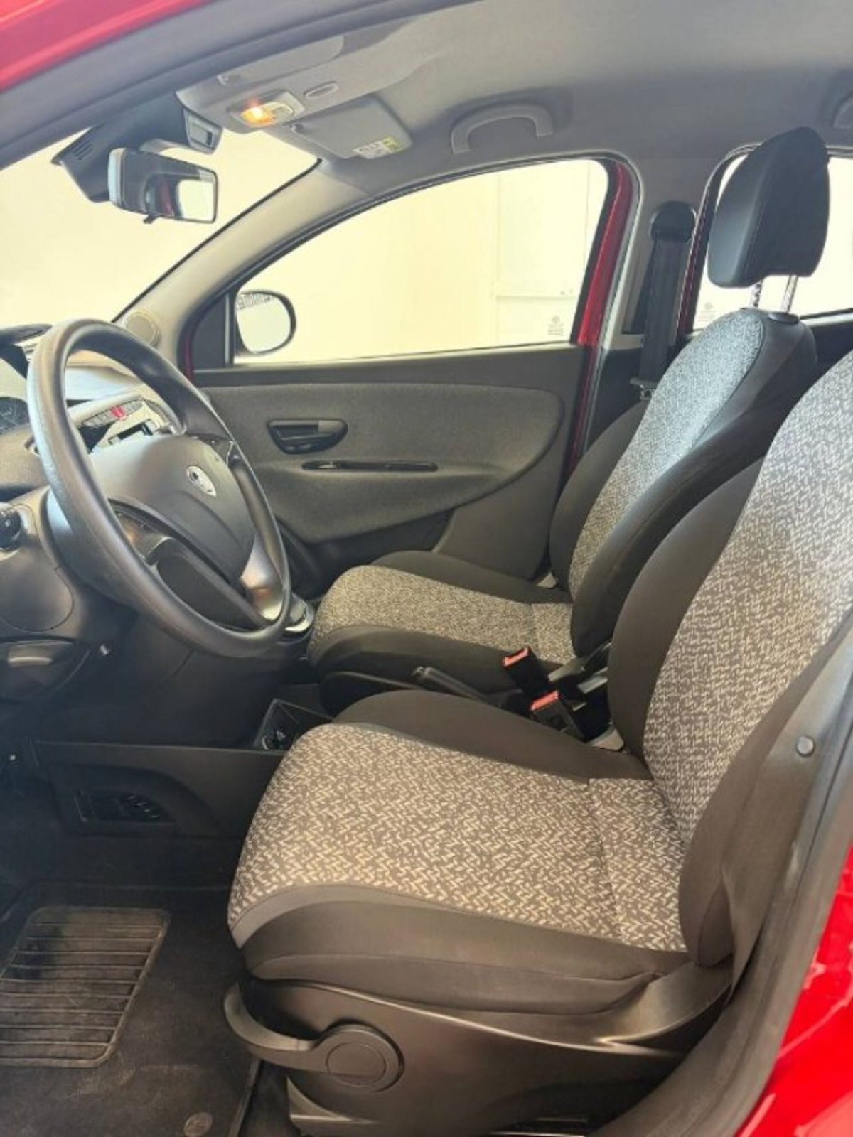 Lancia Ypsilon 1.0 FireFly 5 porte S&S Hybrid Ecochic Gold (9)
