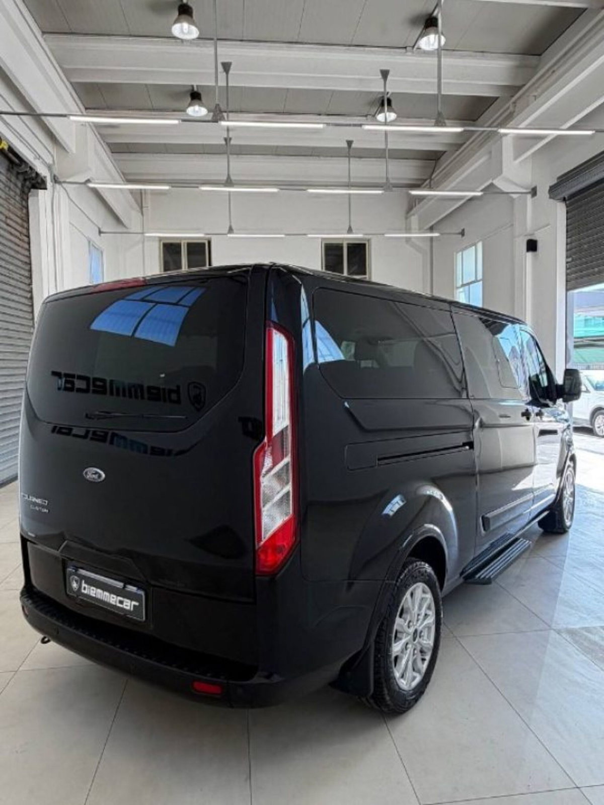 Ford Tourneo Custom 320 2.0 EcoBlue 130CV aut. PL c/sollev. Tit. (3)
