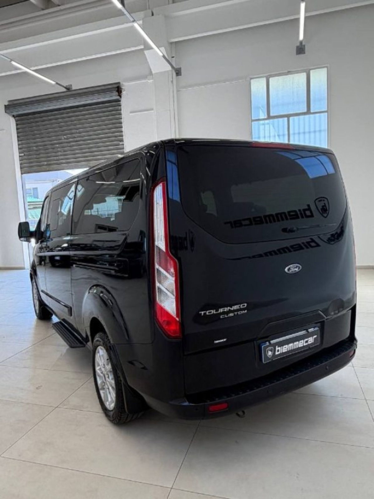 Ford Tourneo Custom 320 2.0 EcoBlue 130CV aut. PL c/sollev. Tit. (4)