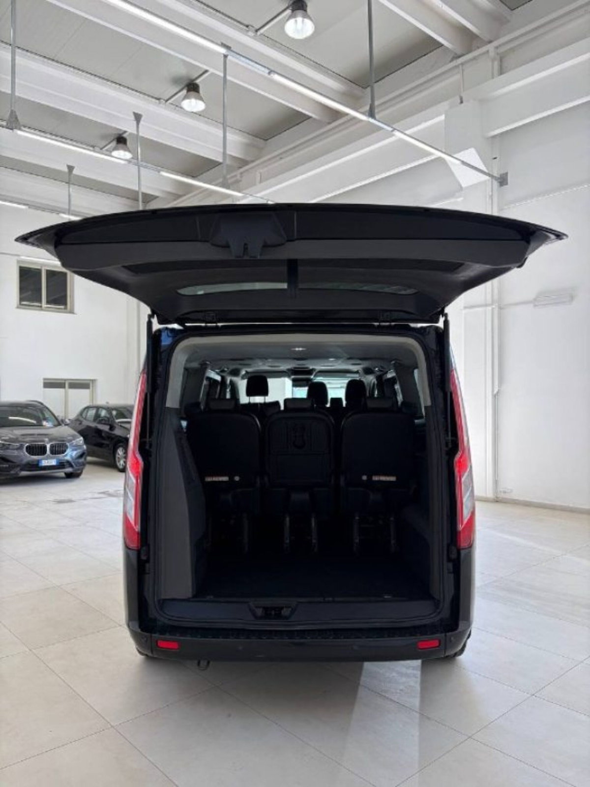 Ford Tourneo Custom 320 2.0 EcoBlue 130CV aut. PL c/sollev. Tit. (6)