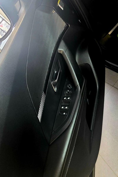 Peugeot 2008 BlueHDi 130 S&S EAT8 Allure Pack (10)