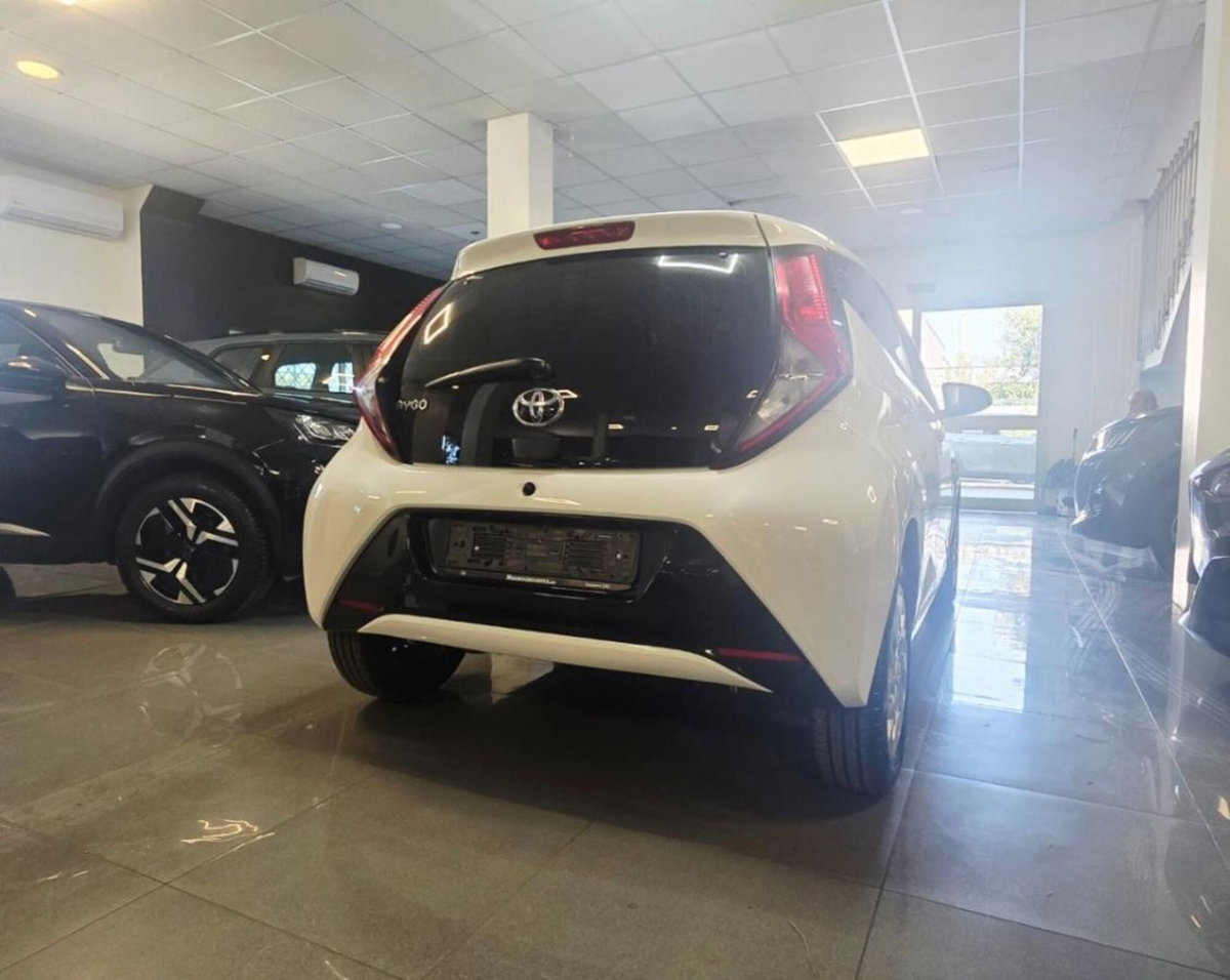 Toyota Aygo 1.0 VVT-i 72 CV 5 porte x-play (7)