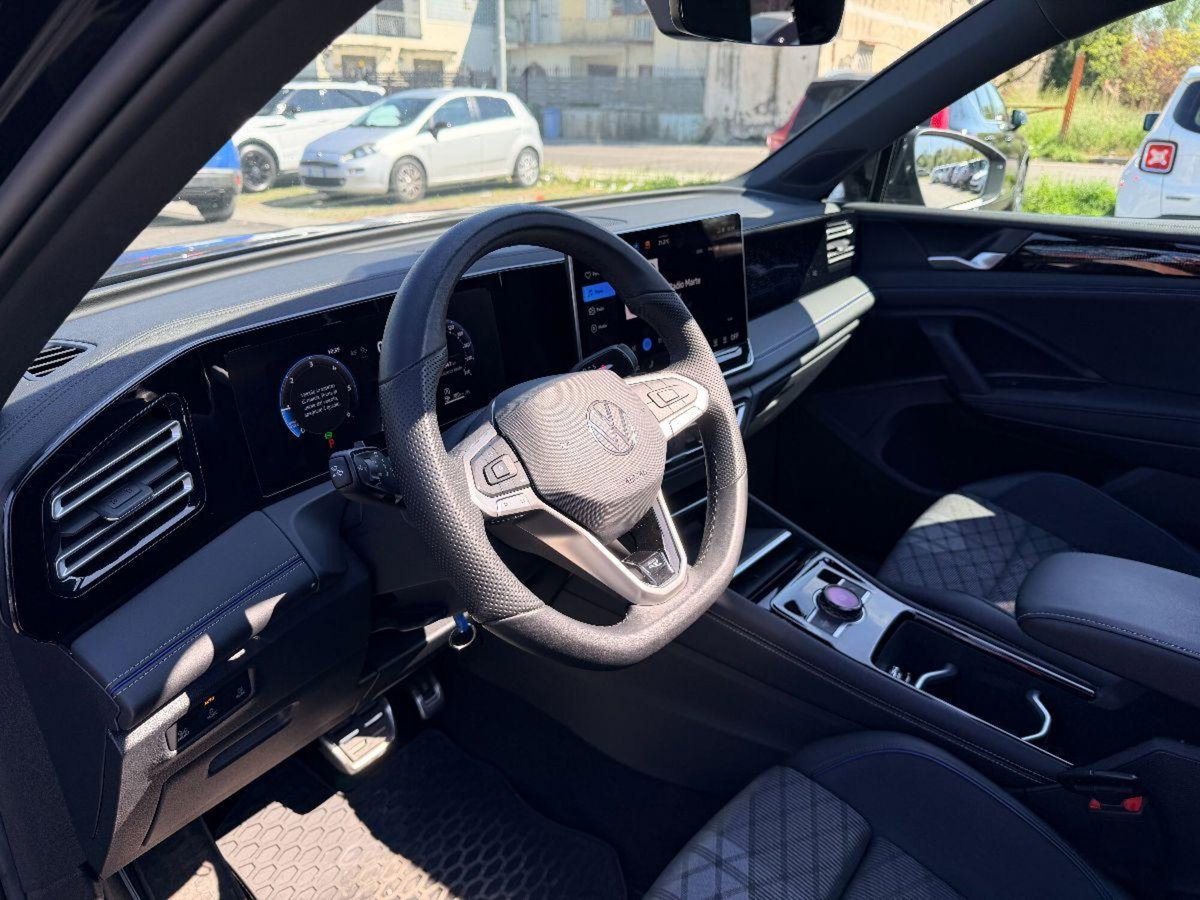Volkswagen Tiguan 2.0 tdi R-Line 150cv dsg (10)