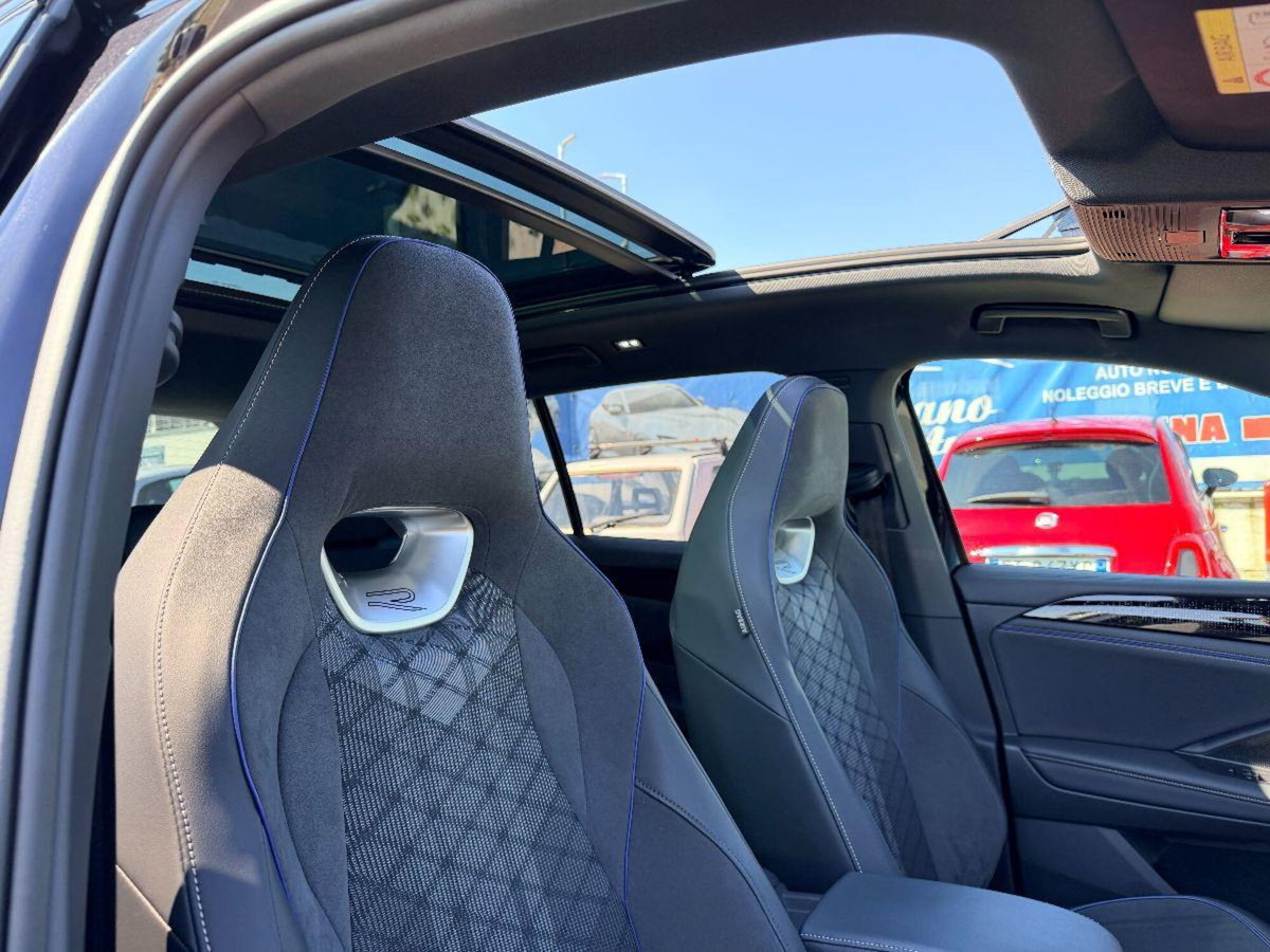 Volkswagen Tiguan 2.0 tdi R-Line 150cv dsg (15)