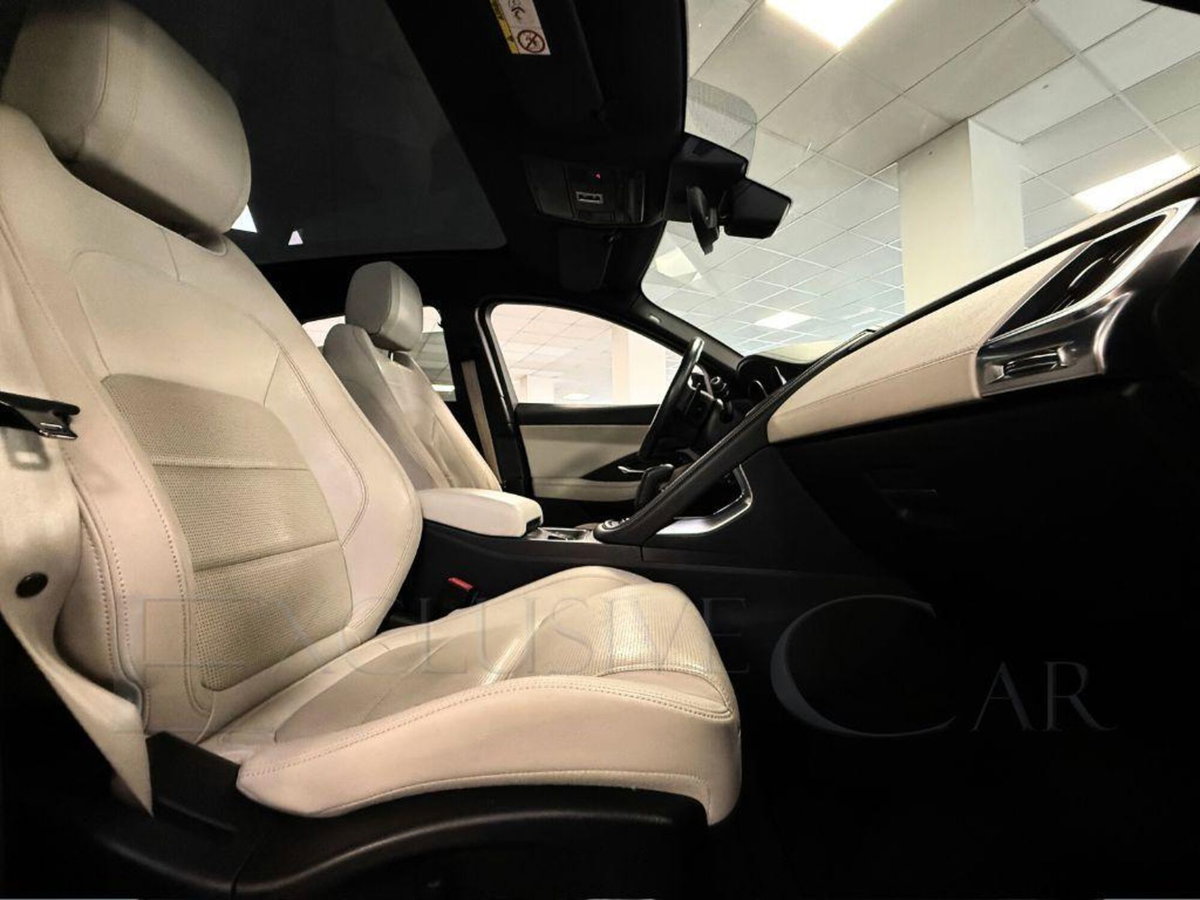 Jaguar E-Pace 2.0 249 CV AWD aut. R-Dynamic S (12)