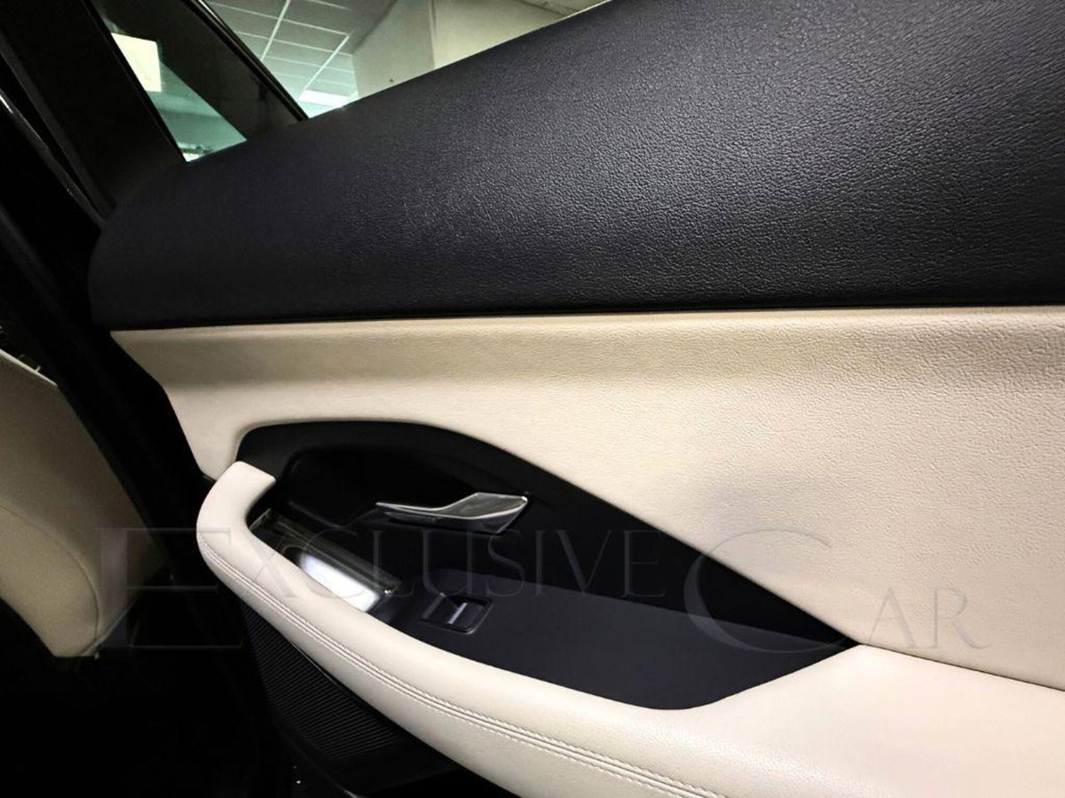 Jaguar E-Pace 2.0 249 CV AWD aut. R-Dynamic S (13)
