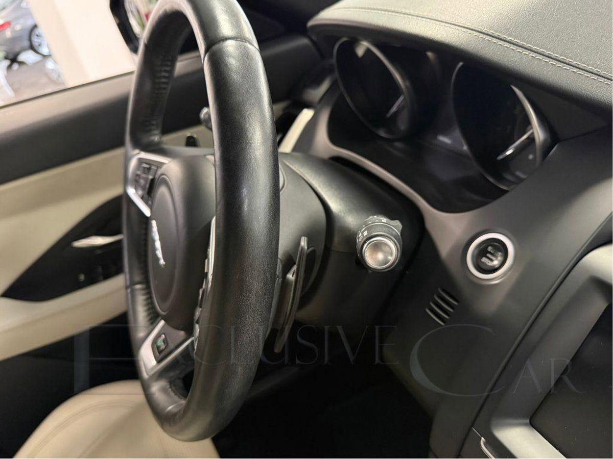 Jaguar E-Pace 2.0 249 CV AWD aut. R-Dynamic S (6)