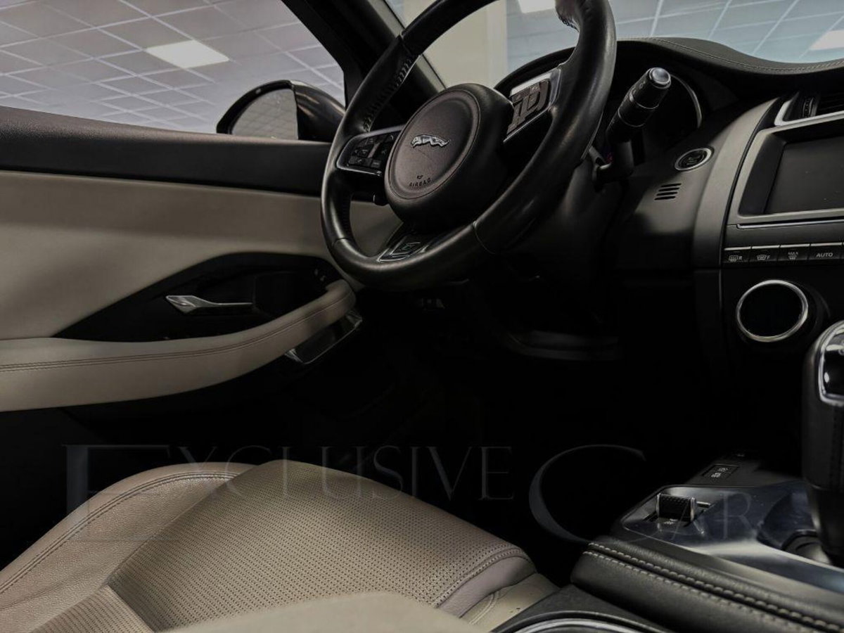 Jaguar E-Pace 2.0 249 CV AWD aut. R-Dynamic S (7)