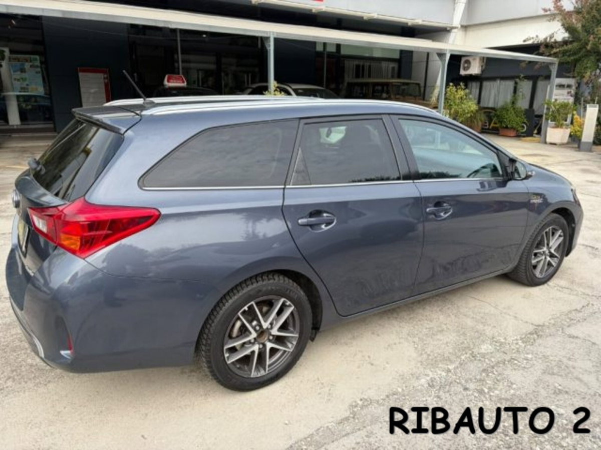 Toyota Auris Station Wagon 1.8 Hybrid Active Plus (5)