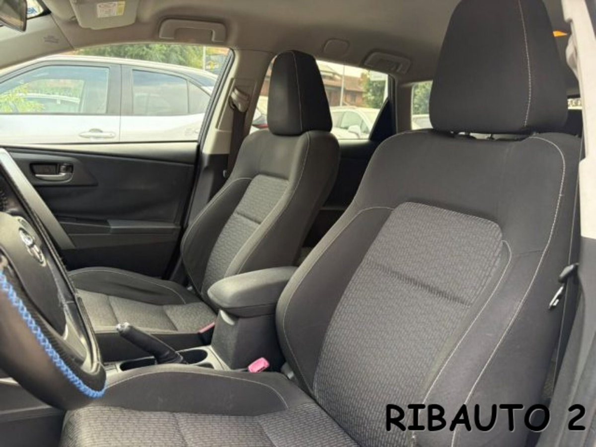 Toyota Auris Station Wagon 1.8 Hybrid Active Plus (8)