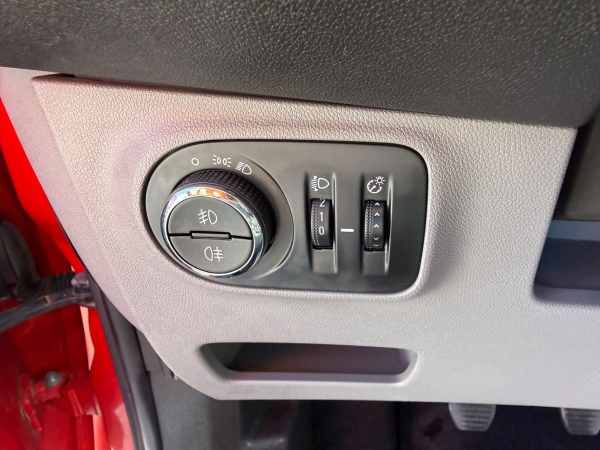 Opel Corsa 1.4 90CV 5 porte Cosmo (18)