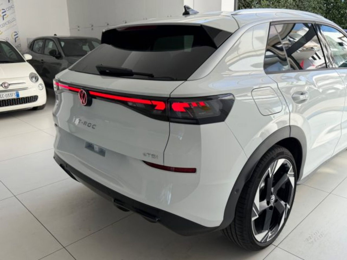 Volkswagen T-Roc 1.5 etsi R-Line 150cv dsg (17)