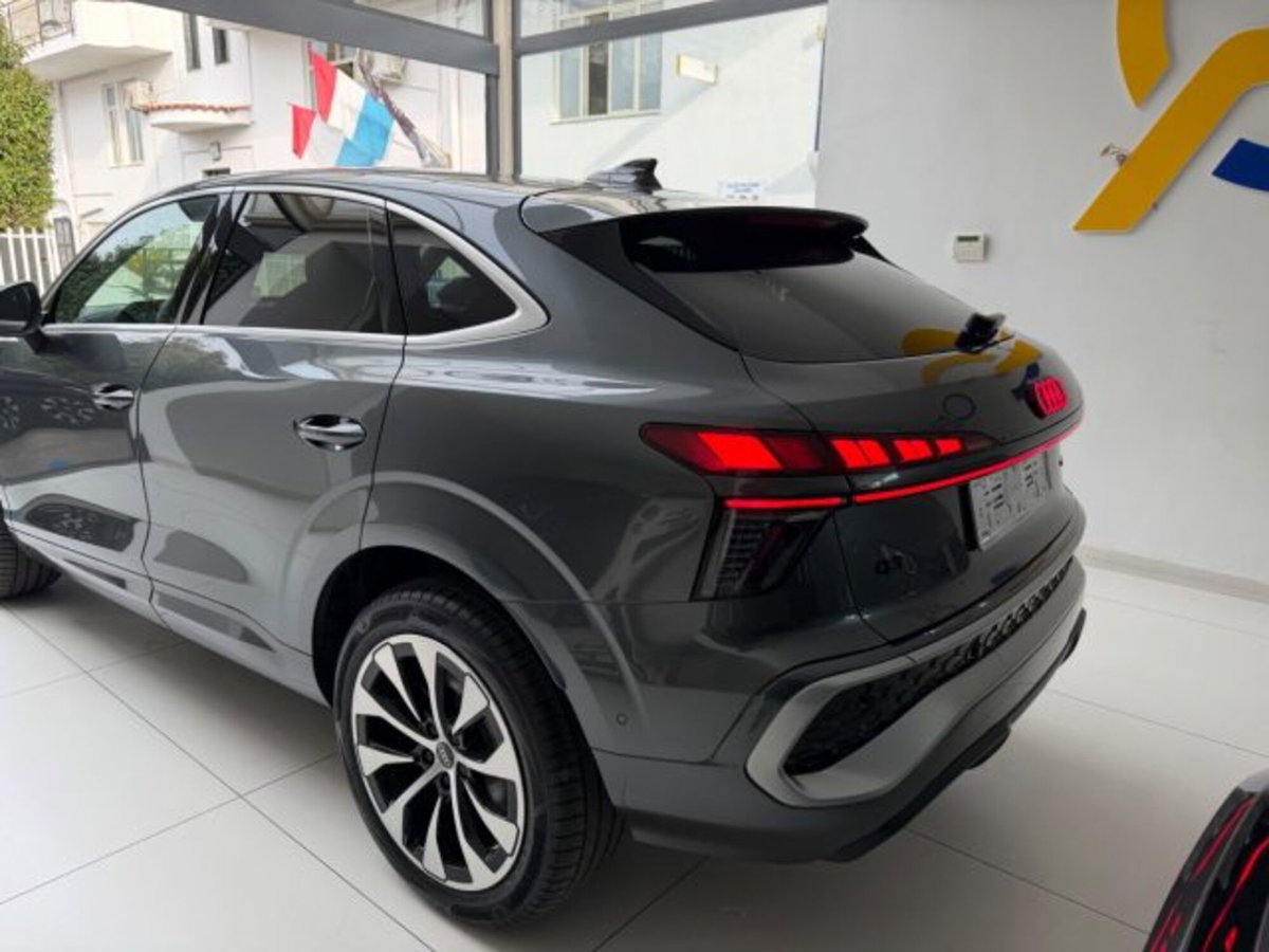 Audi Q3 Sportback 2.0 tfsi S line edition quattro 204cv s-tronic (14)