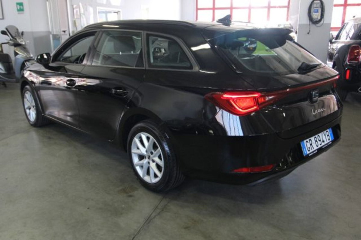 SEAT Leon ST Sportstourer 2.0 tdi Style 150cv dsg (4)