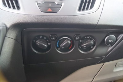 Ford Tourneo Custom 300 2.2 TDCi 155CV PL Trend (13)