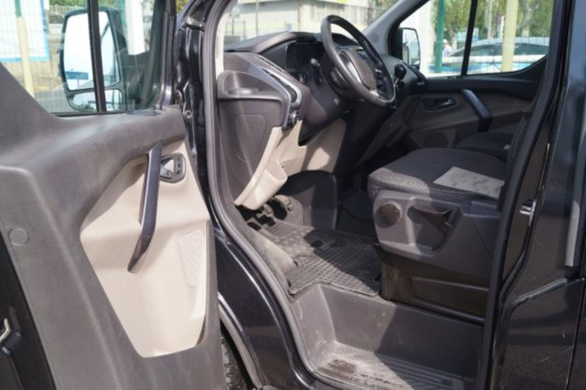 Ford Tourneo Custom 300 2.2 TDCi 155CV PL Trend (7)