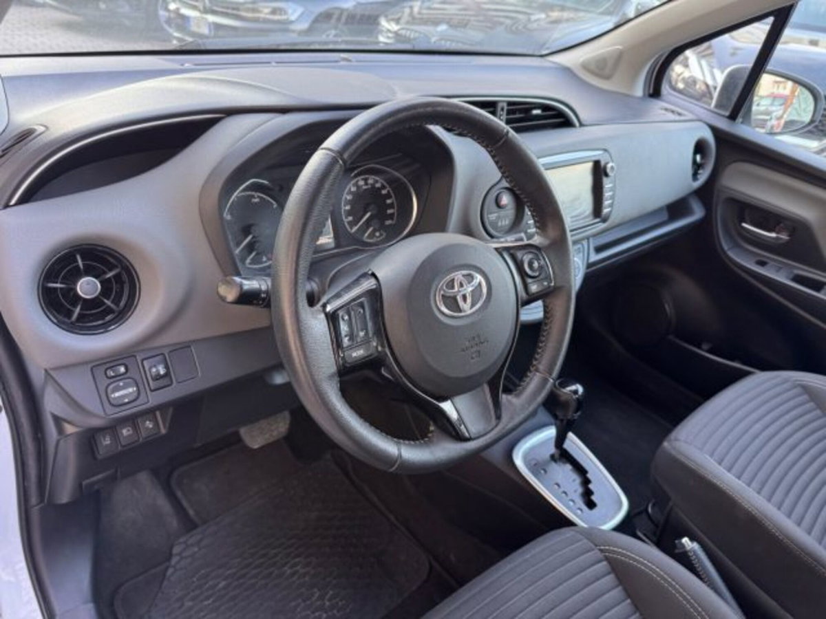 Toyota Yaris 1.5 5 porte Active (12)