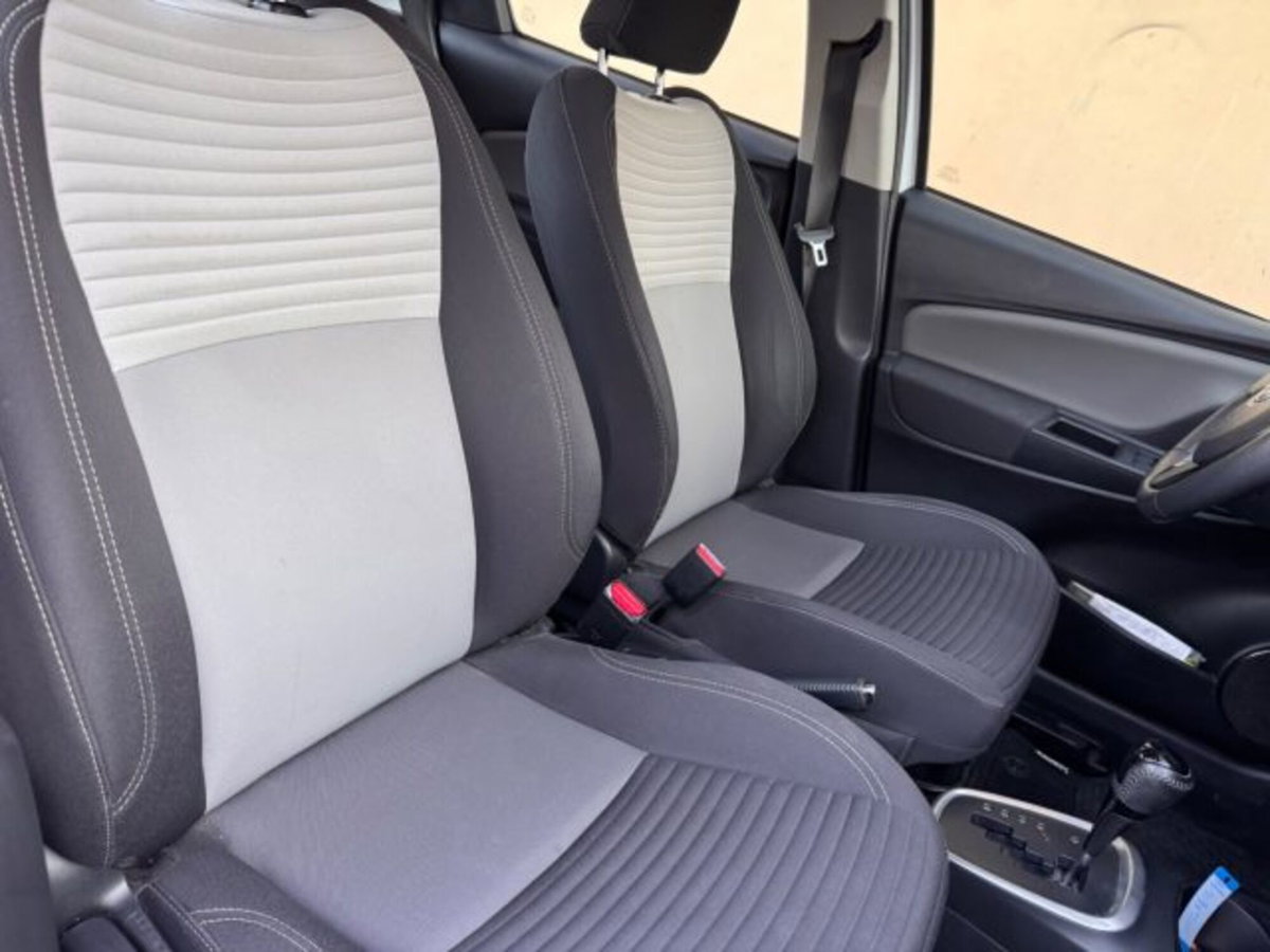 Toyota Yaris 1.5 5 porte Active (13)